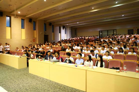 图一 色站
2016级全体学生及到场嘉宾.jpg